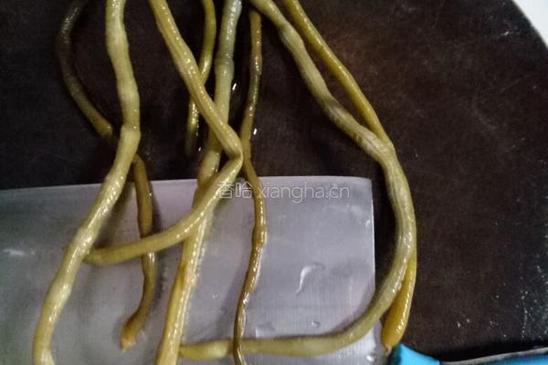 酸豆角炒鸡杂的做法图解2