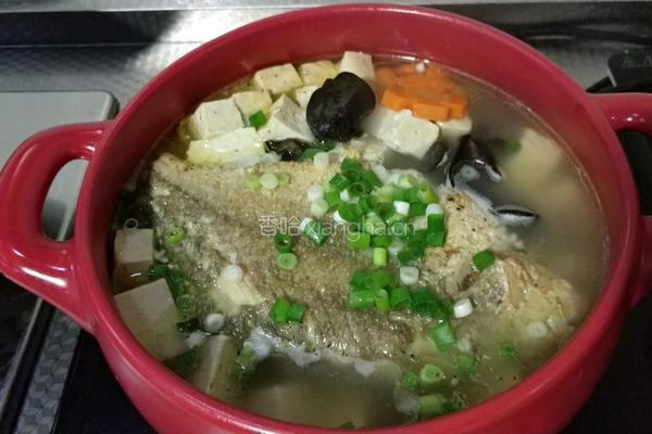砂锅鱼炖豆腐