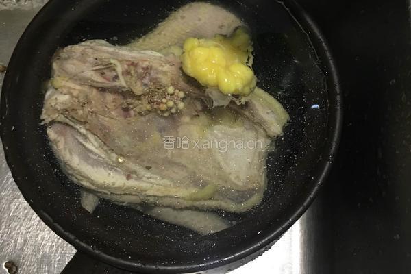当归枸杞红枣土鸡汤的做法图解4