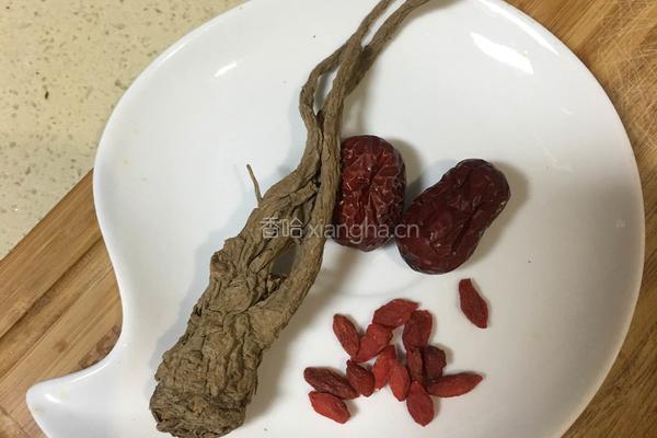 当归枸杞红枣土鸡汤的做法图解5