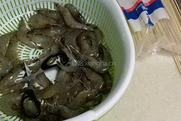 啤酒奶油串串虾的做法图解1