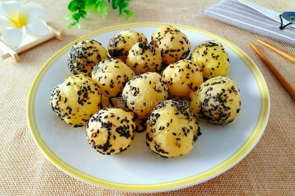 土豆芝麻球的做法图解1