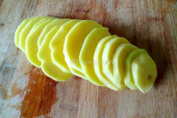 土豆芝麻球的做法图解2