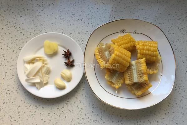 排骨炖豆角玉米的做法图解2