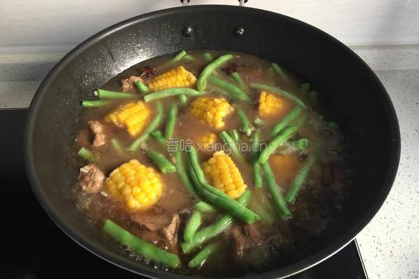 排骨炖豆角玉米的做法图解7