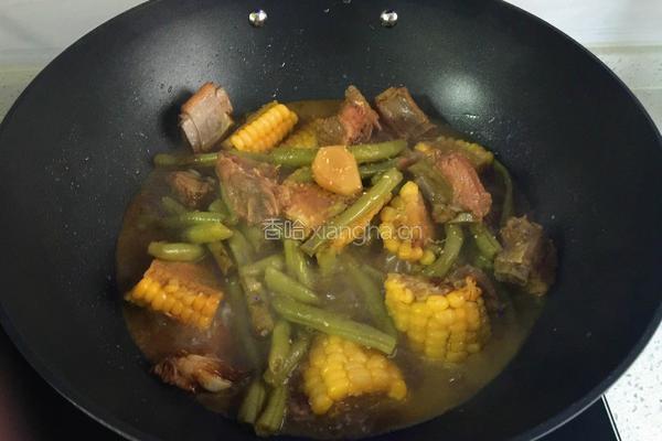 排骨炖豆角玉米的做法图解8