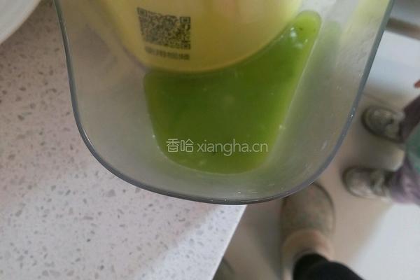 黄瓜猕猴桃汁的做法图解4