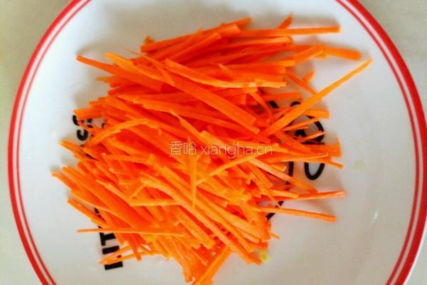 黄瓜丝拌金针菇的做法图解1