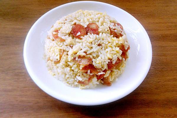 腊肠鸡蛋炒饭