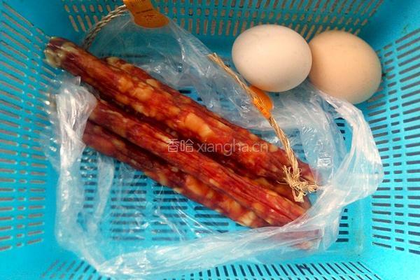腊肠鸡蛋炒饭的做法图解2
