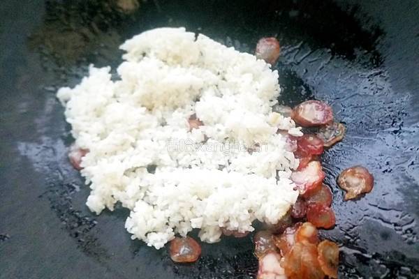 腊肠鸡蛋炒饭的做法图解6