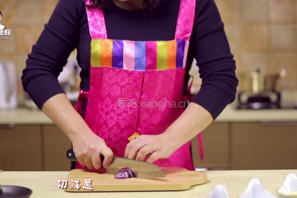 金枪鱼辣白菜汤的做法图解1