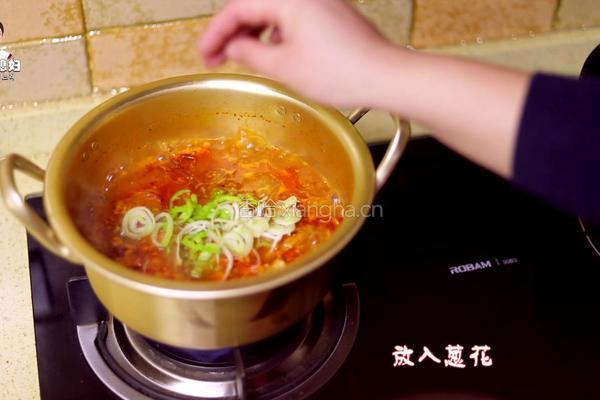 金枪鱼辣白菜汤的做法图解17