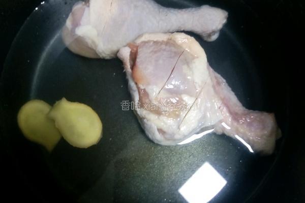 鸡腿肉蘑菇土豆的做法图解2
