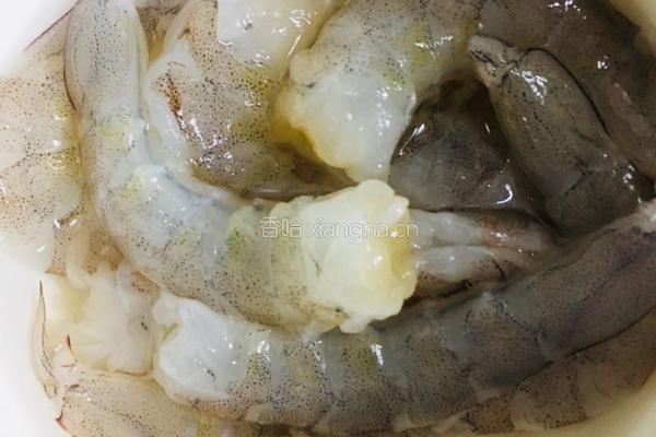 滑蛋虾仁的做法图解3