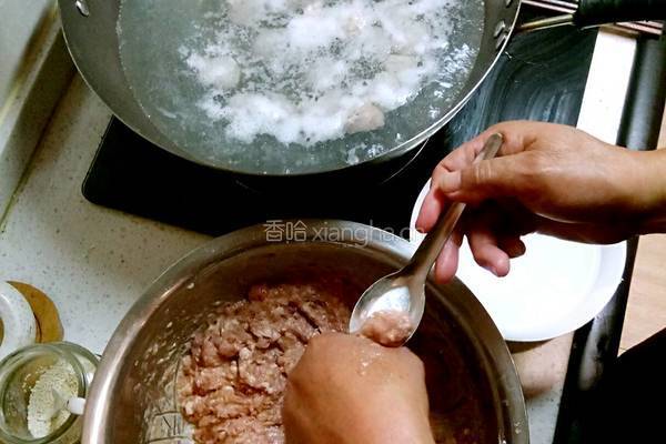 鲁菜大师蒋私家菜蛋皮肉圆的做法图解2