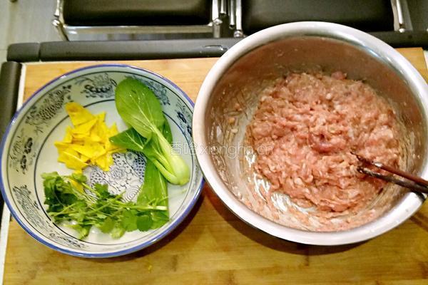 鲁菜大师蒋私家菜蛋皮肉圆的做法图解1