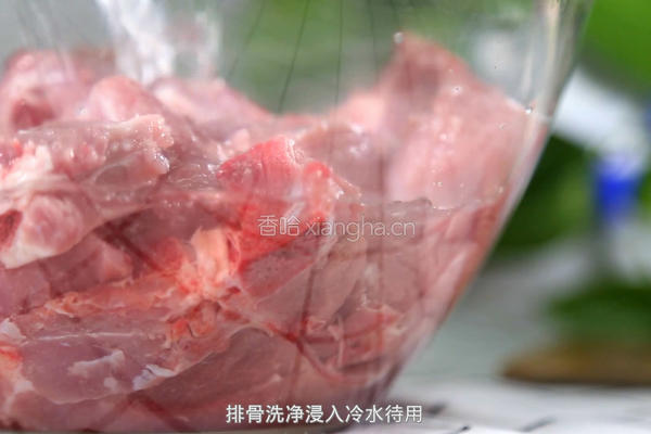 板栗玉米排骨汤的做法图解1