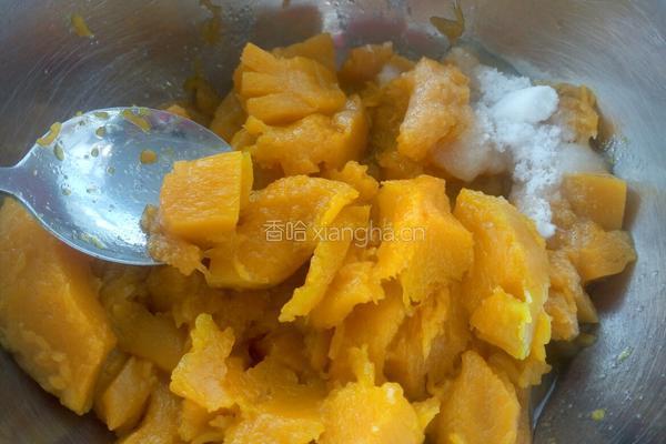 奶香豆沙南瓜饼的做法图解2