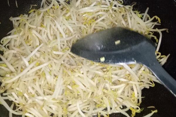 鸡蛋火腿炒豆芽的做法图解6