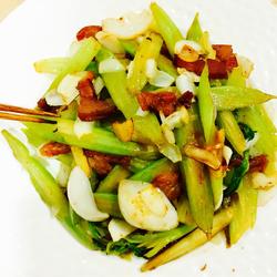 百合西芹炒腊肉的做法[图]