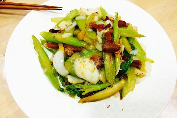 百合西芹炒腊肉的做法图解10