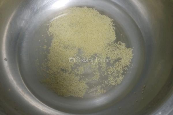 小米红枣粥的做法图解1