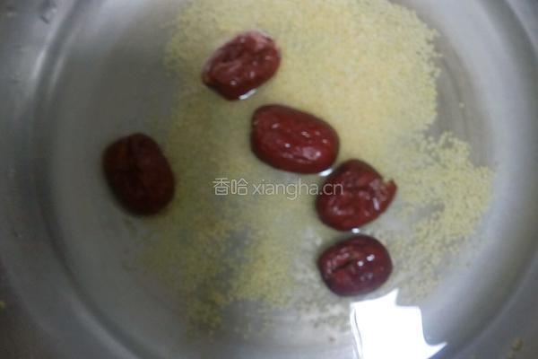小米红枣粥的做法图解3