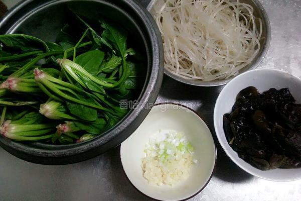 凉拌菠菜粉条黑木耳的做法图解1