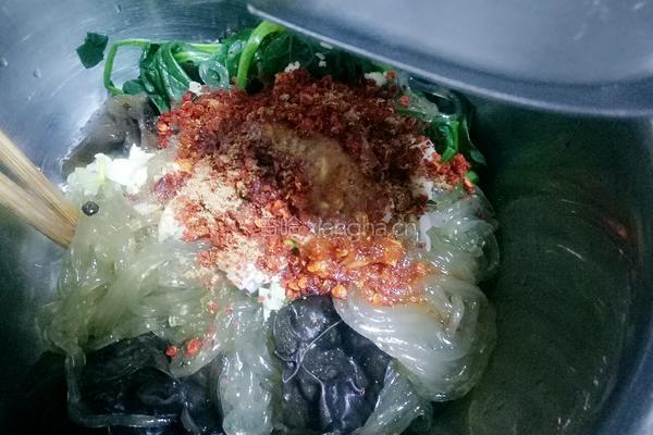 凉拌菠菜粉条黑木耳的做法图解12