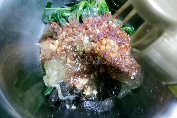 凉拌菠菜粉条黑木耳的做法图解17
