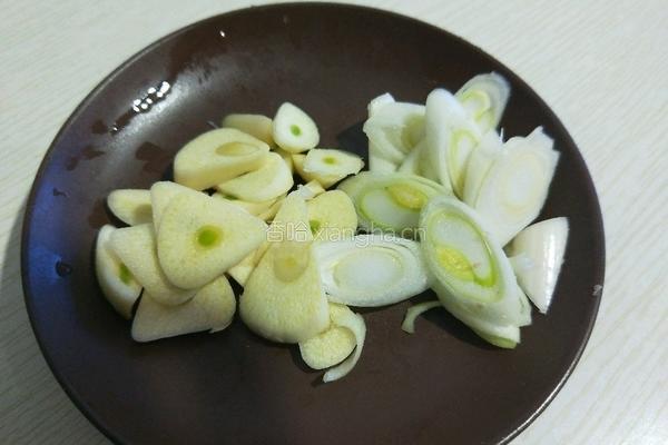 芹菜炒里脊的做法图解3