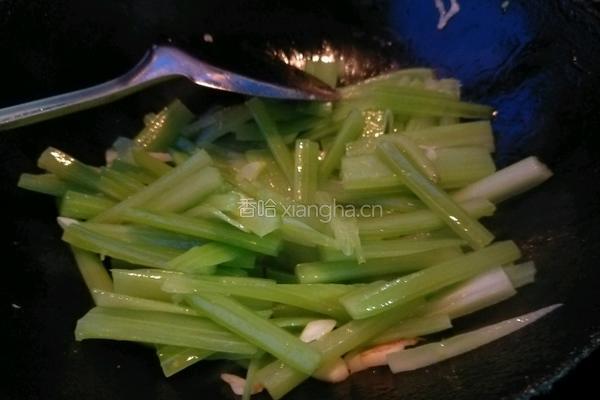 芹菜炒里脊的做法图解11