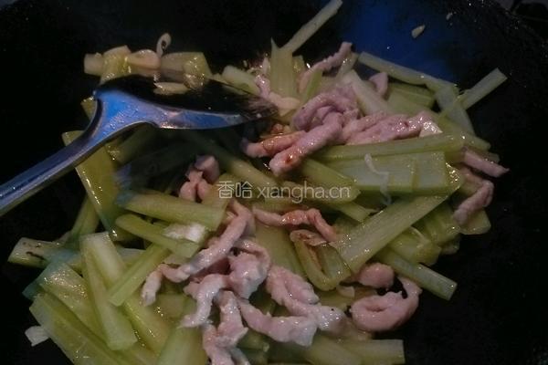 芹菜炒里脊的做法图解12