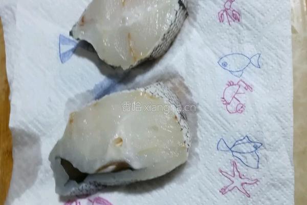滚汤浇鳕的做法图解1