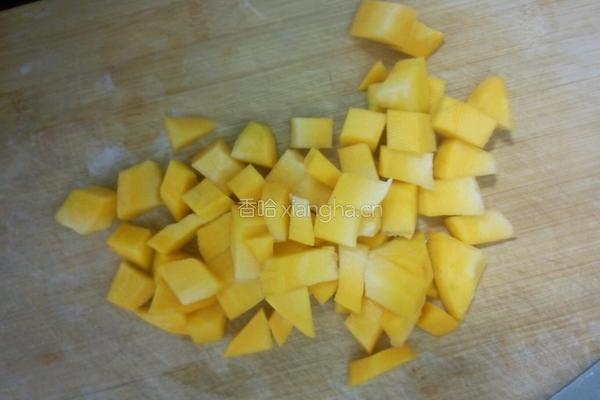 小米葡萄干南瓜粥的做法图解3