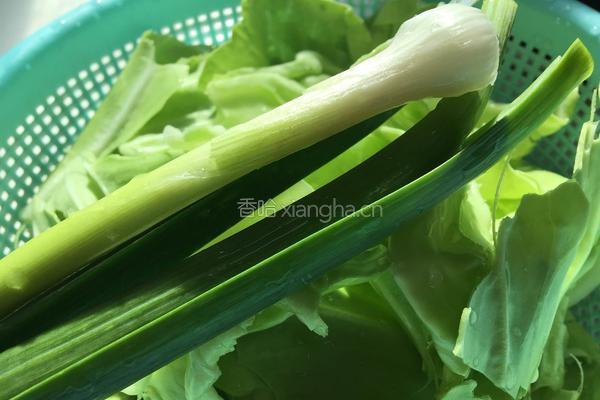 手撕包菜煸澳门烧肉的做法图解2