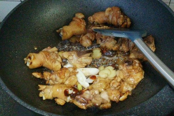 榛蘑炖鸡腿的做法图解6