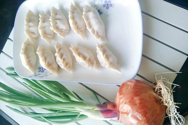 手工肉馅水饺的做法图解3