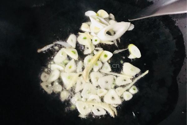 西红柿鸡蛋疙瘩汤的做法图解2