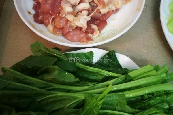 菠菜炒肉片的做法图解1