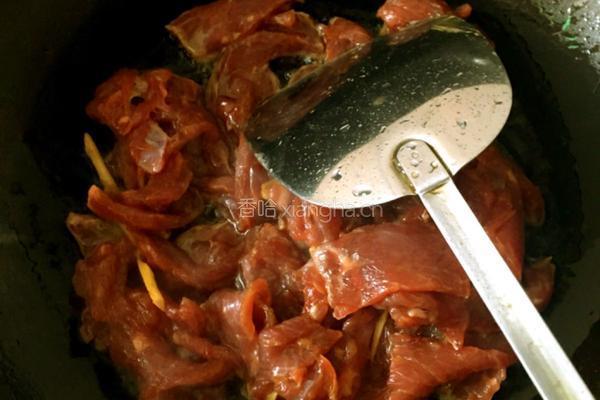 青椒芹菜炒牛肉的做法图解4
