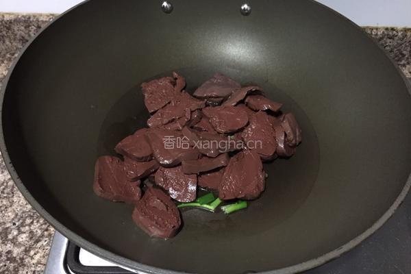 青椒炒猪血的做法图解4