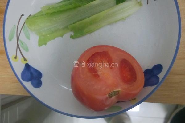 西红柿油麦菜鸡蛋面的做法图解1