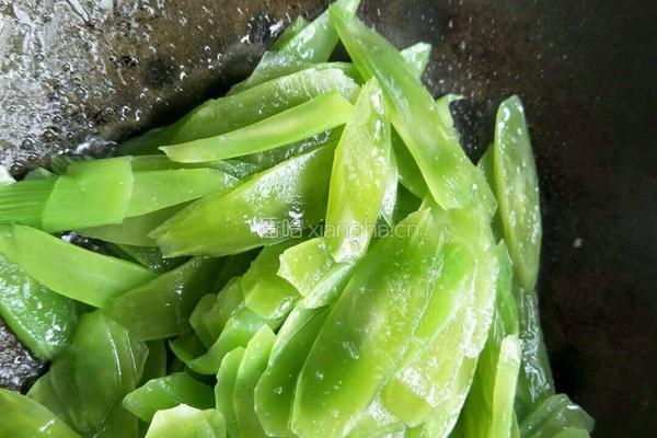 蒜蓉莴笋的做法图解5