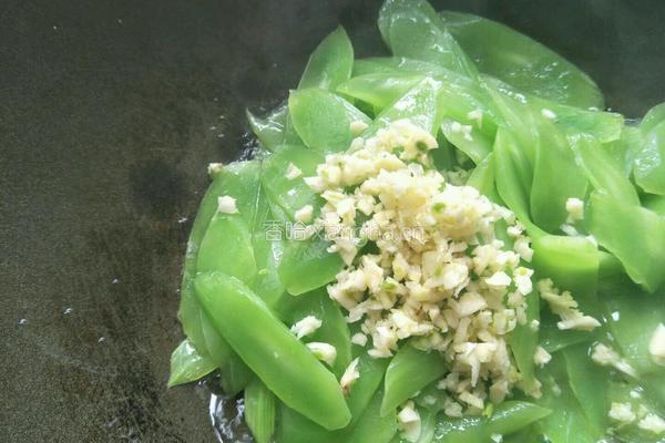蒜蓉莴笋的做法图解6