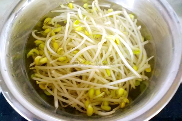 黄豆芽拌芹菜的做法图解6
