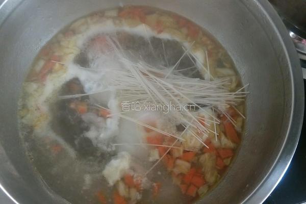 胡萝卜白菜鸡蛋面的做法图解6