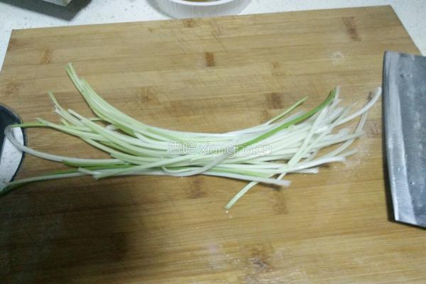 芹菜千张的做法图解1