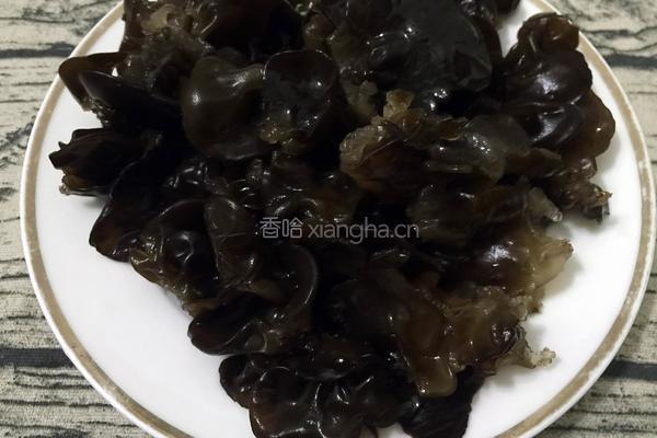 木耳炒白菜的做法图解7